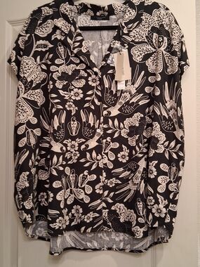 T Tahari Black and White Floral Button-Front Shirt